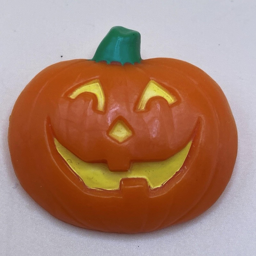 Vintage 1980s Hallmark Halloween Pin Plastic Pumpkin Jack O Lantern Brooch Lapel